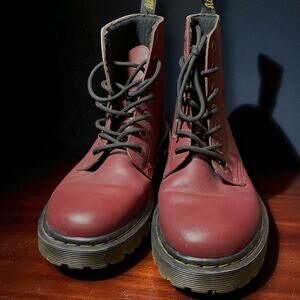 Women's Size 11 DR. MARTENS Cherry Red Luana Leather 7-Eyelet Lace Up Boots EUC